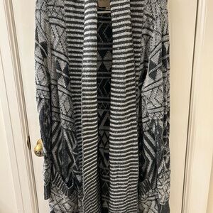 Elegant Black and Gray Patterned Cardigan